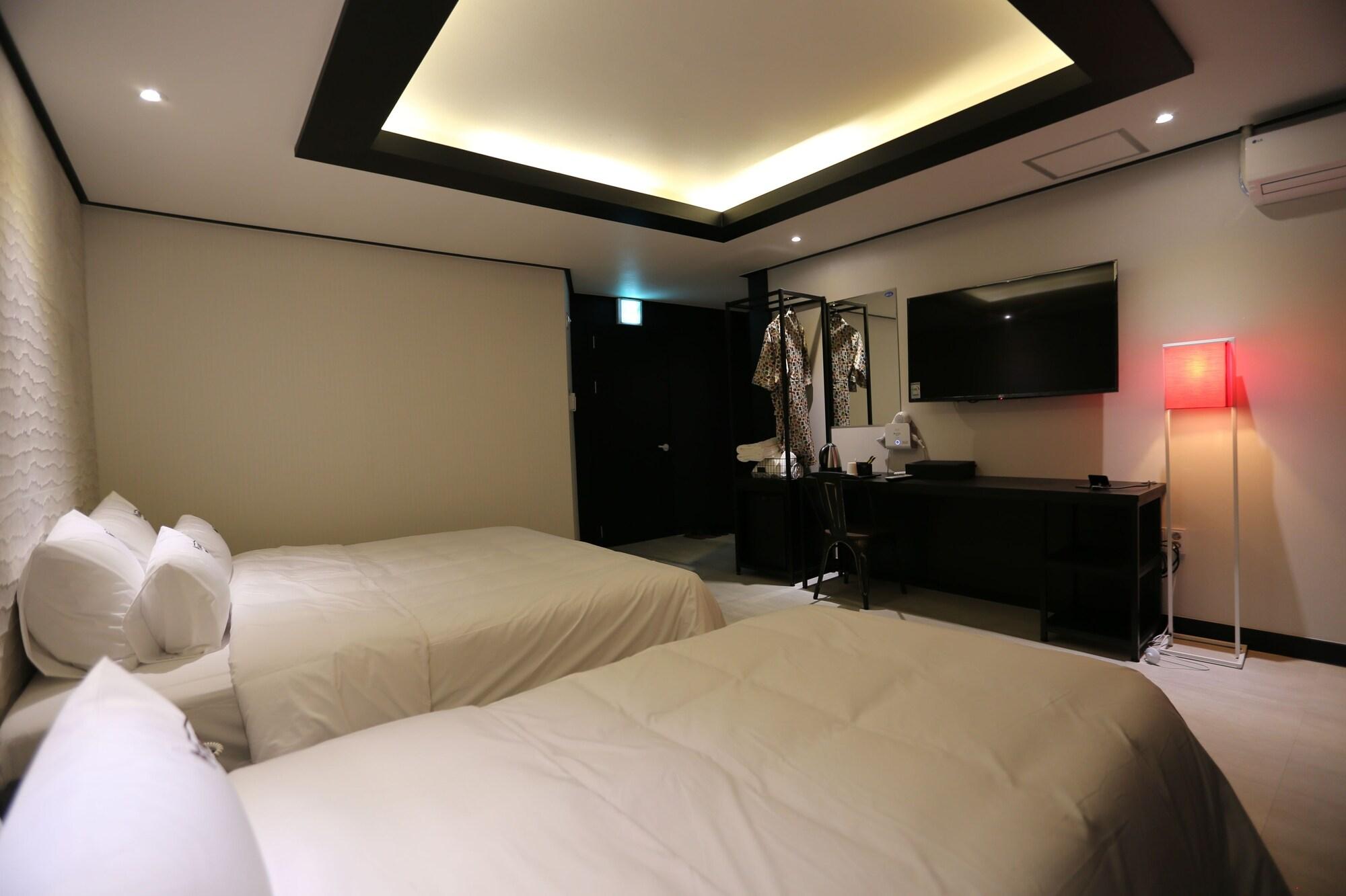 Almond Hotel Gupo Station Pusan Zewnętrze zdjęcie