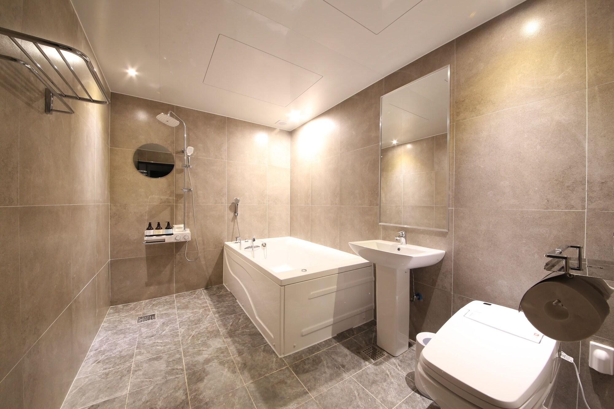Almond Hotel Gupo Station Pusan Zewnętrze zdjęcie