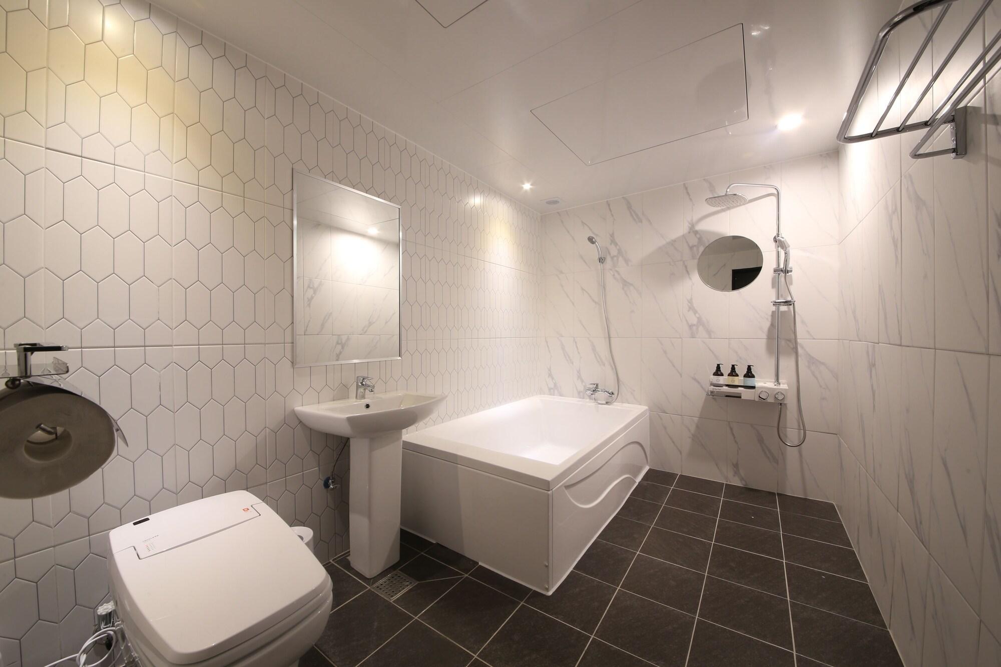Almond Hotel Gupo Station Pusan Zewnętrze zdjęcie